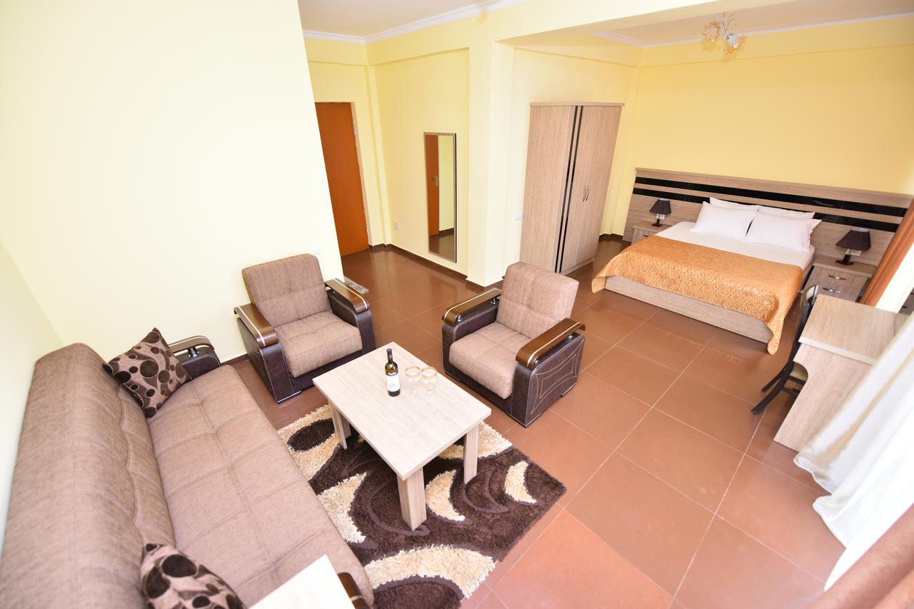 Hotel Lazuri In Kvariati Exterior photo