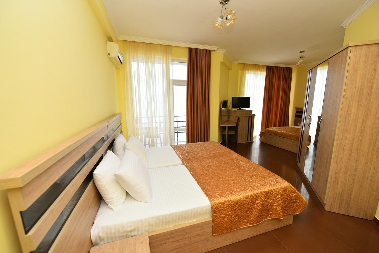 Hotel Lazuri In Kvariati Exterior photo