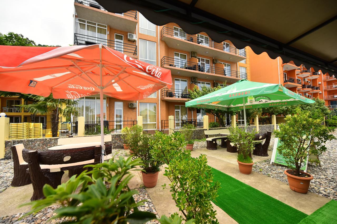 Hotel Lazuri In Kvariati Exterior photo